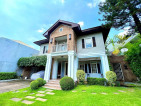 Alluring American Country Style House and Lot For Sale