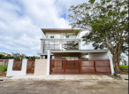 Stunning Modern House with Overlooking View in Eastland Heights