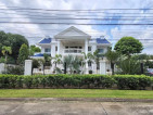 Luxurious Mansion with Pool for Sale!