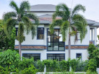 Modern High Ceiling Corner Mansion House & Spacious Open Space Garden