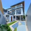 Sophisticated Modern Industrial House with Swimming Pool For Sale