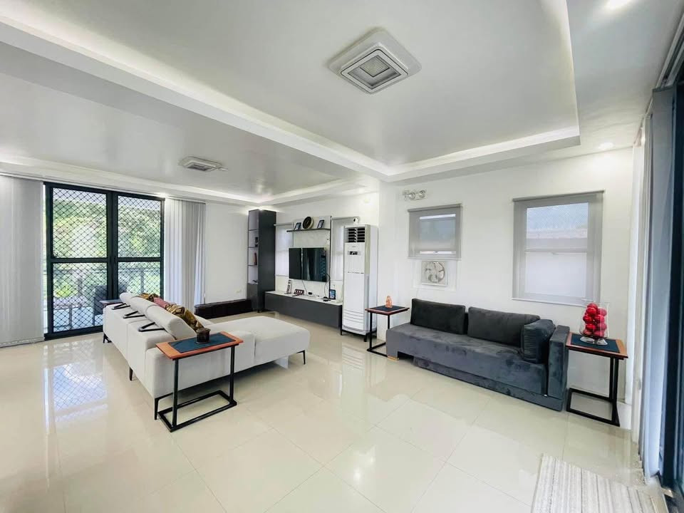 FOR SALE MODERN ELEGANT RETIREMENT HOME WITH SPACEOUS BACKYARD NEAR THE VALLEYS photo 4