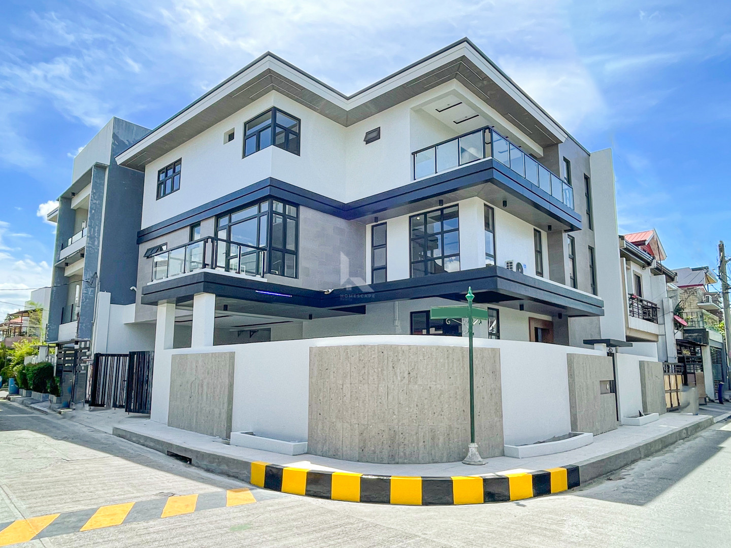 Classy Corner House and Lot For Sale photo 1