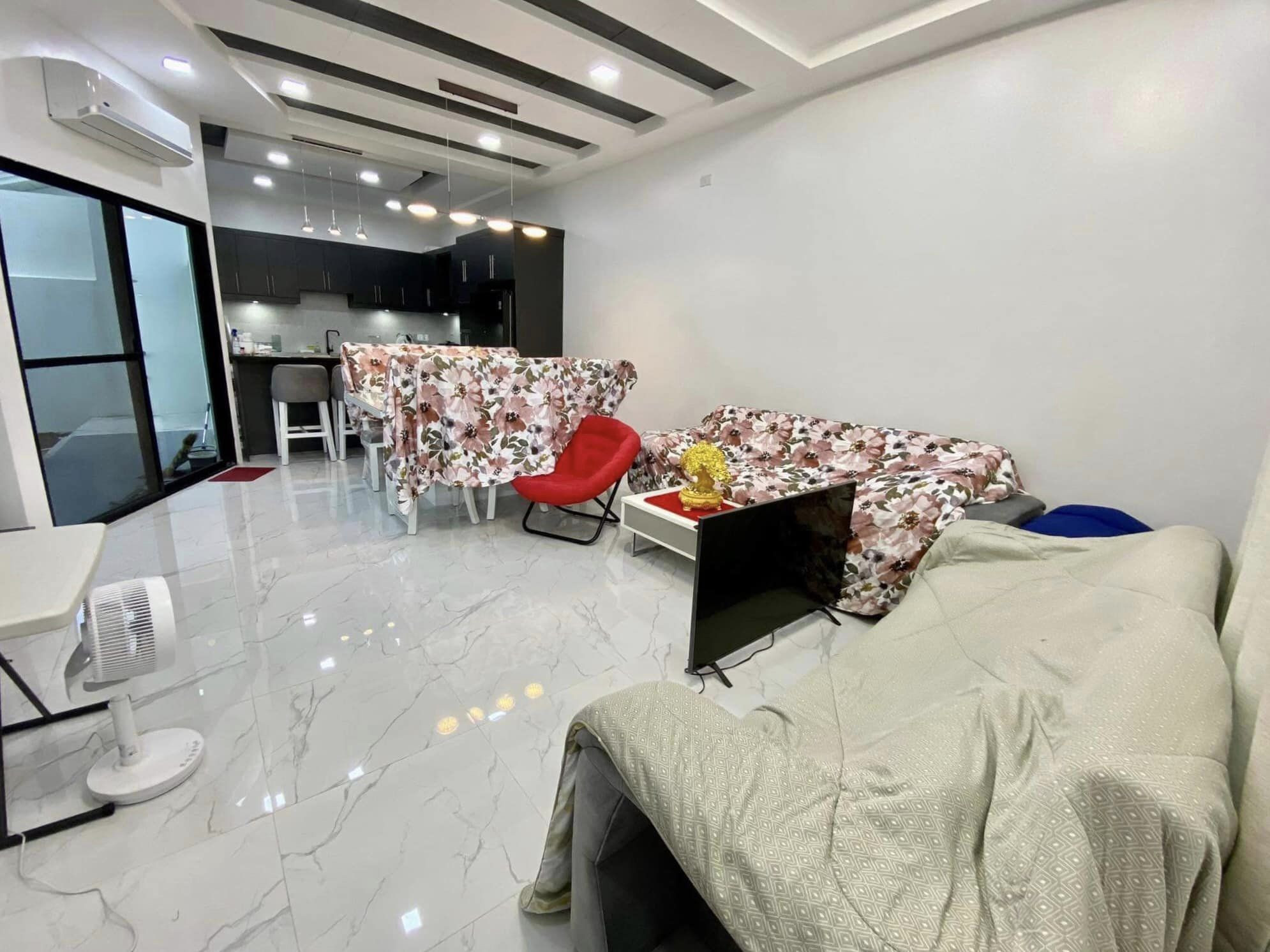 FOR SALE PRE OWNED MODERN ELEGANT HOUSE IN PAMPANGA photo 2