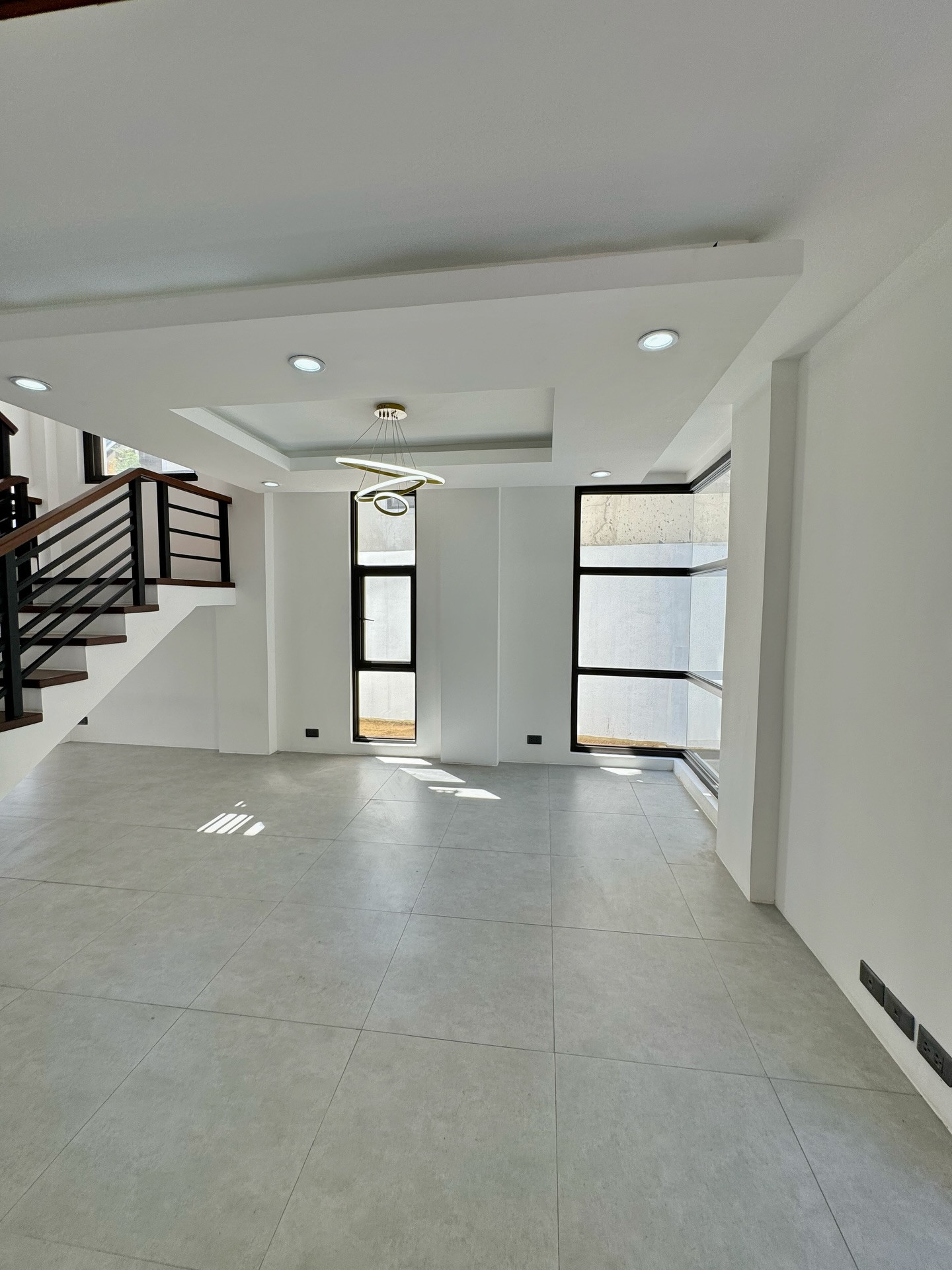 Brand New Modern House for Sale w/ Pool photo 4