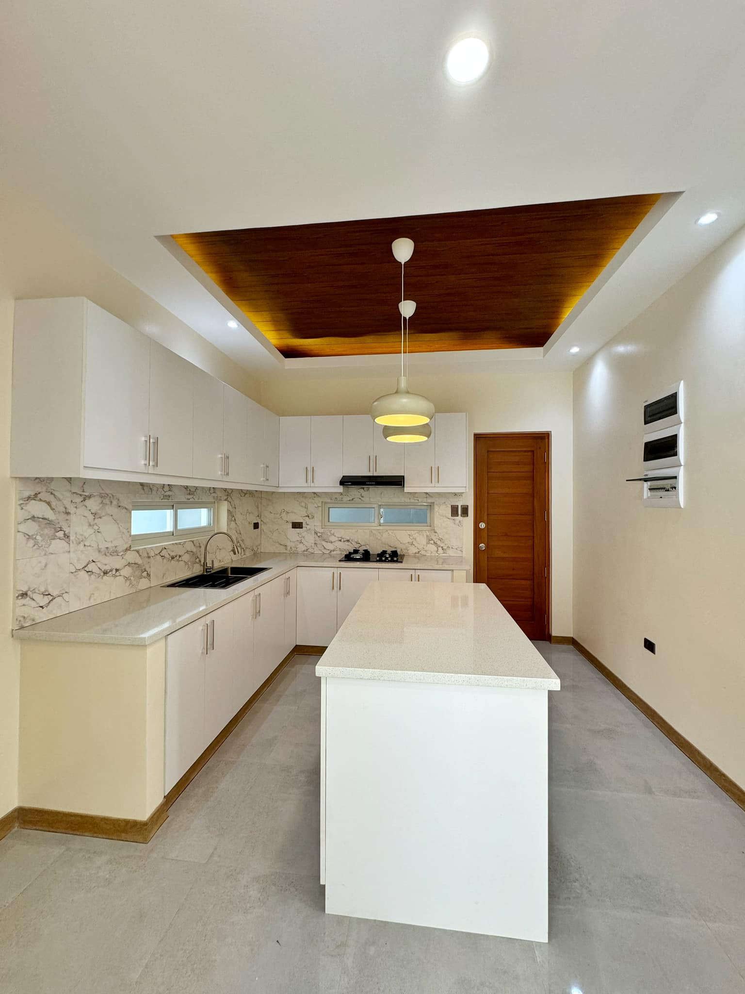 Brand New Modern 3-Storey House for Sale in Greenwoods Executive Village photo 4