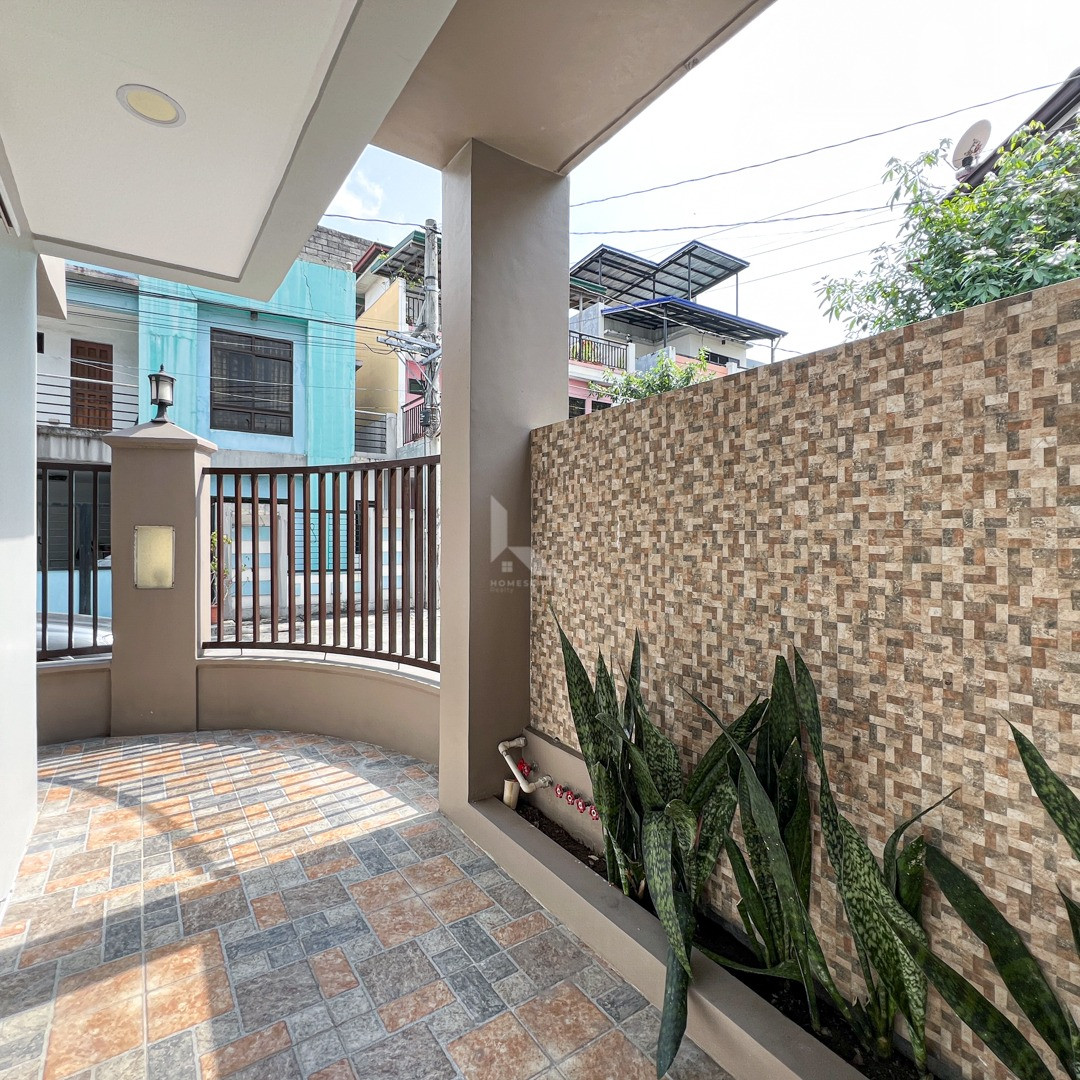 Vast Semi-Furnished Corner House and Lot For Sale photo 2