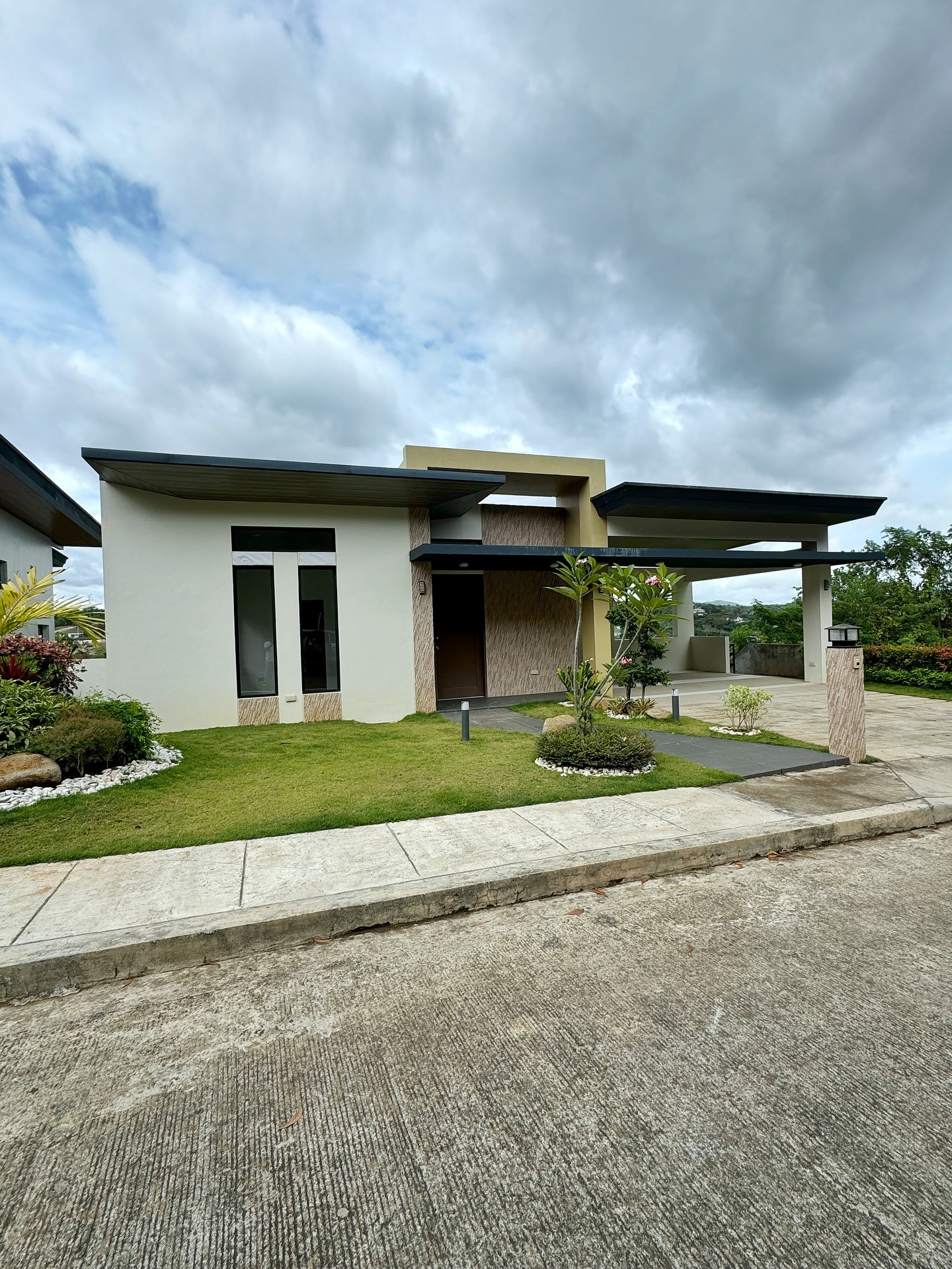 Brand New Modern House for Sale in w/ Mountain View in Sun Valley Estates photo 1