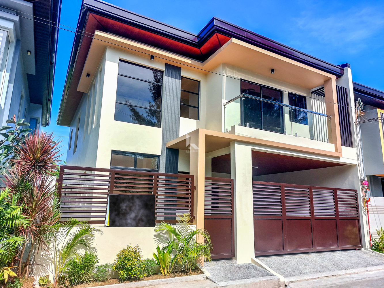 Lovely modern contemporary house for sale photo 2