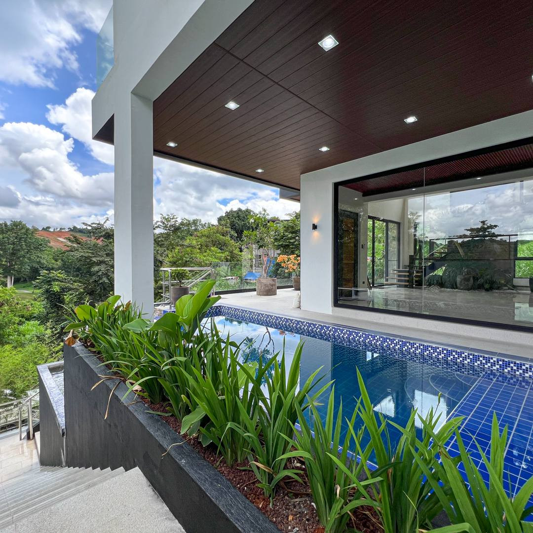 Upscale Modern Tropical House and Lot For Sale in Sun Valley photo 2