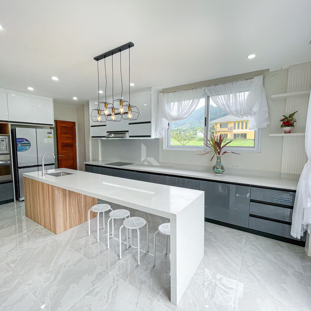 Stunning Modern Home with 360 Overlooking Taal View For Sale photo 5