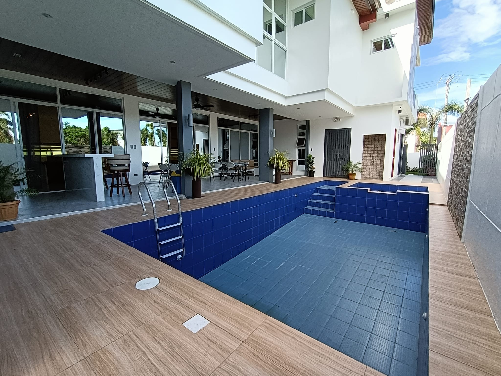 New & Ultra Modern House & Lot photo 1