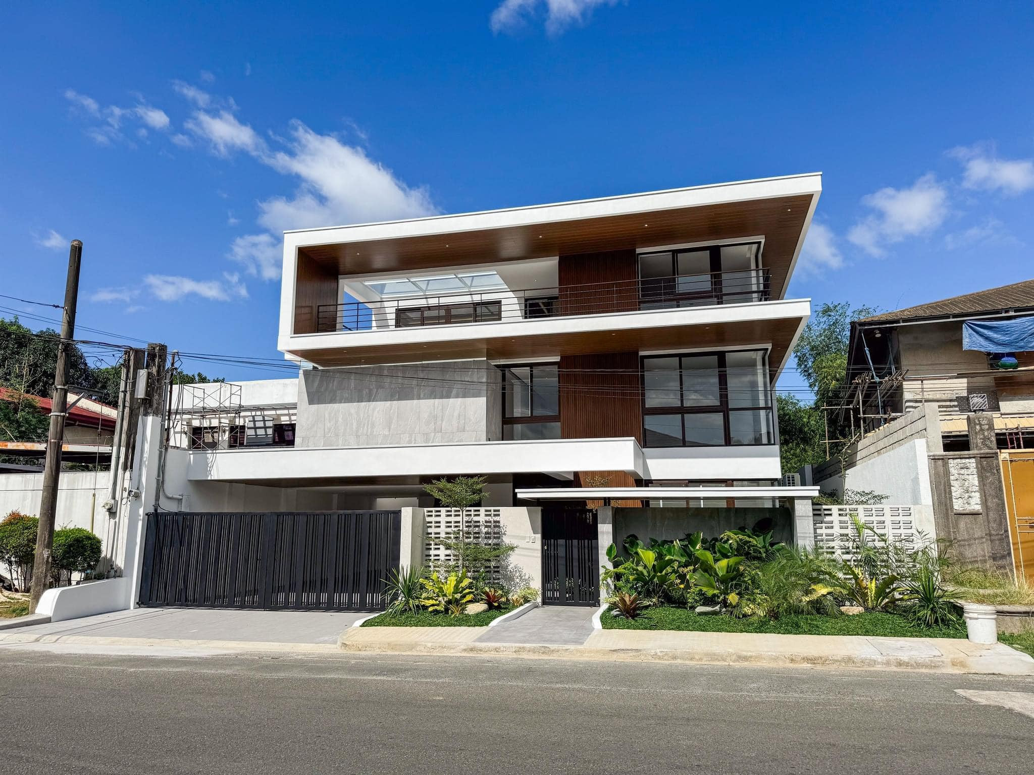 An Elegant 7 Bedroom House and Lot for Sale in Mira Nila Subdivision photo 1