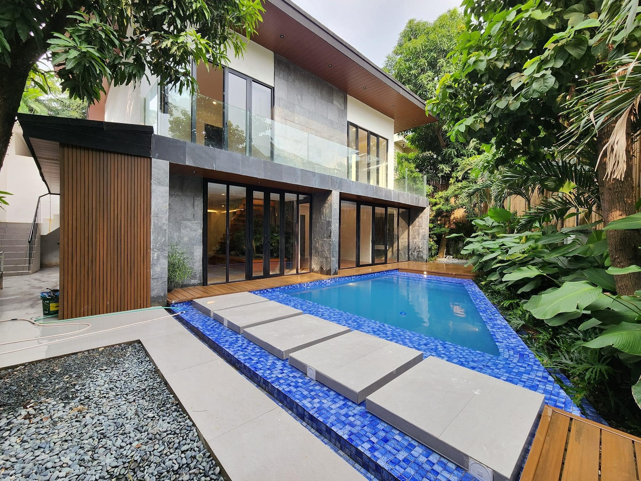 A Tropical Home Oasis for Sale in Horseshoe Village photo 1