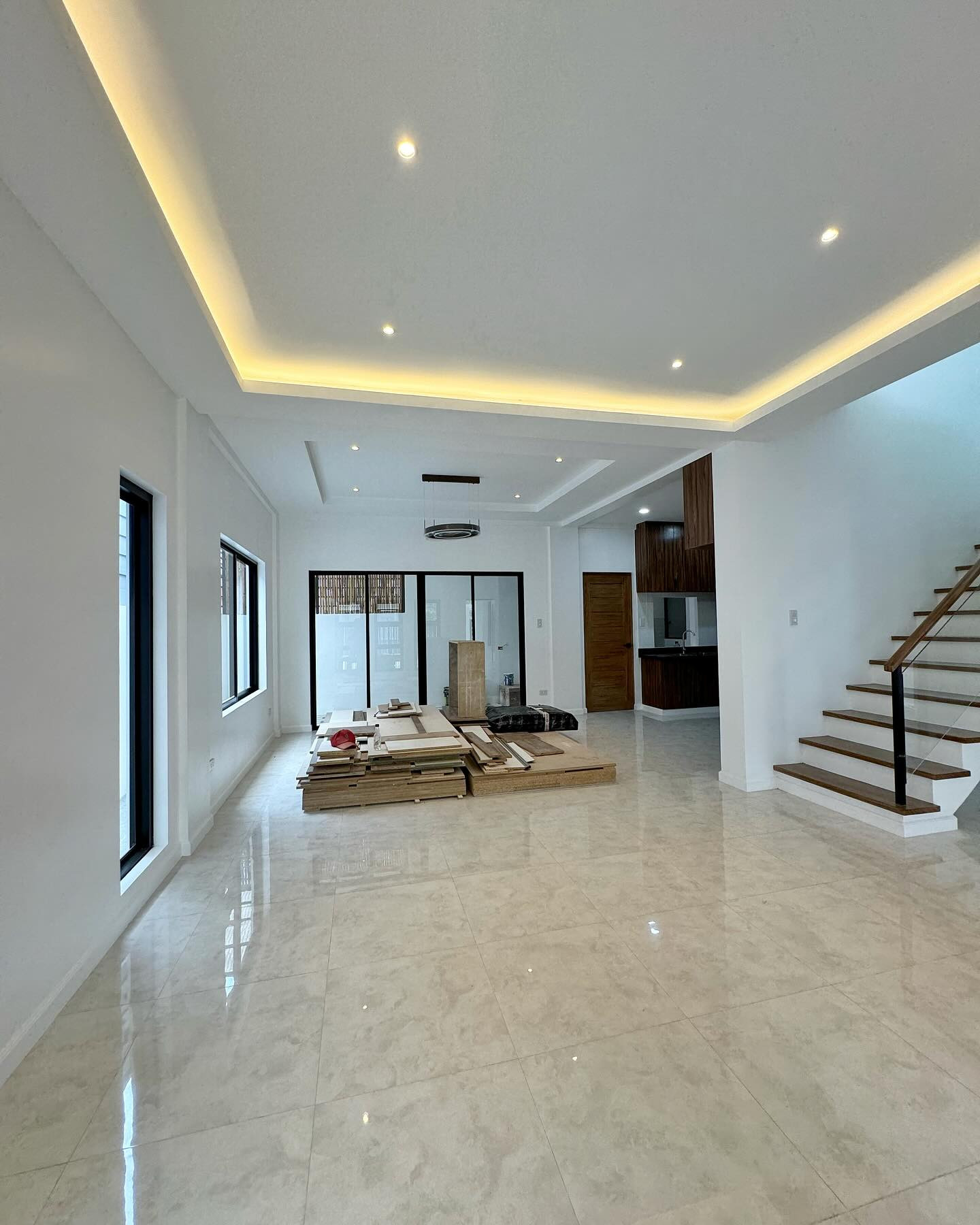 Brand New Modern House for Sale in Greenwoods Executive Village photo 2