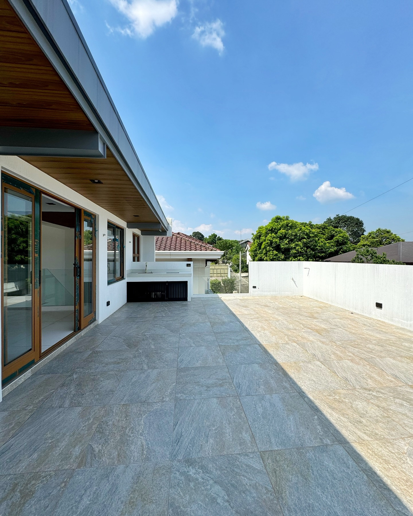 Brand New 3-Storey Modern Contemporary House for Sale photo 2