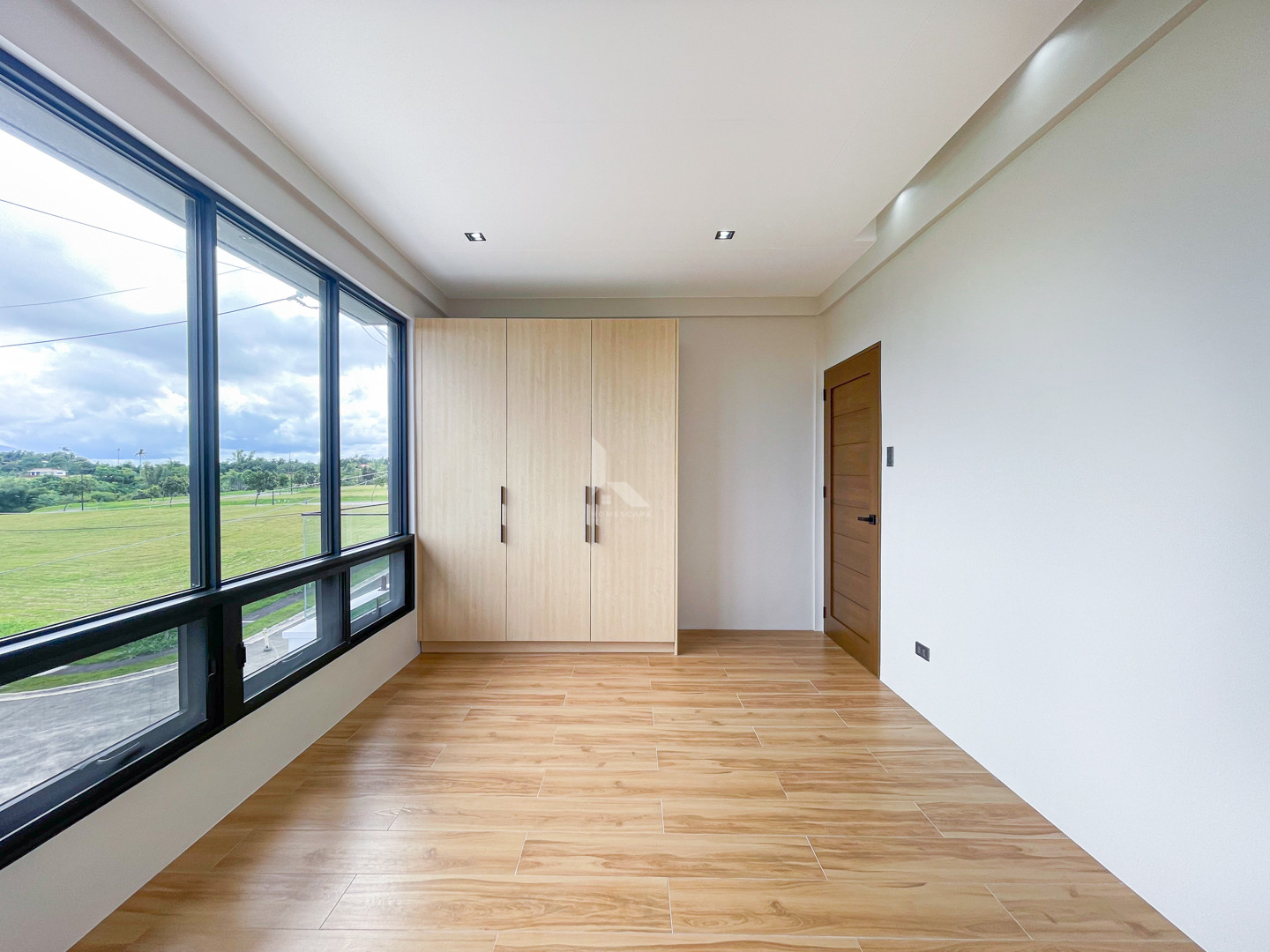 Sophisticated Modern Contemporary House and Lot For Sale photo 5