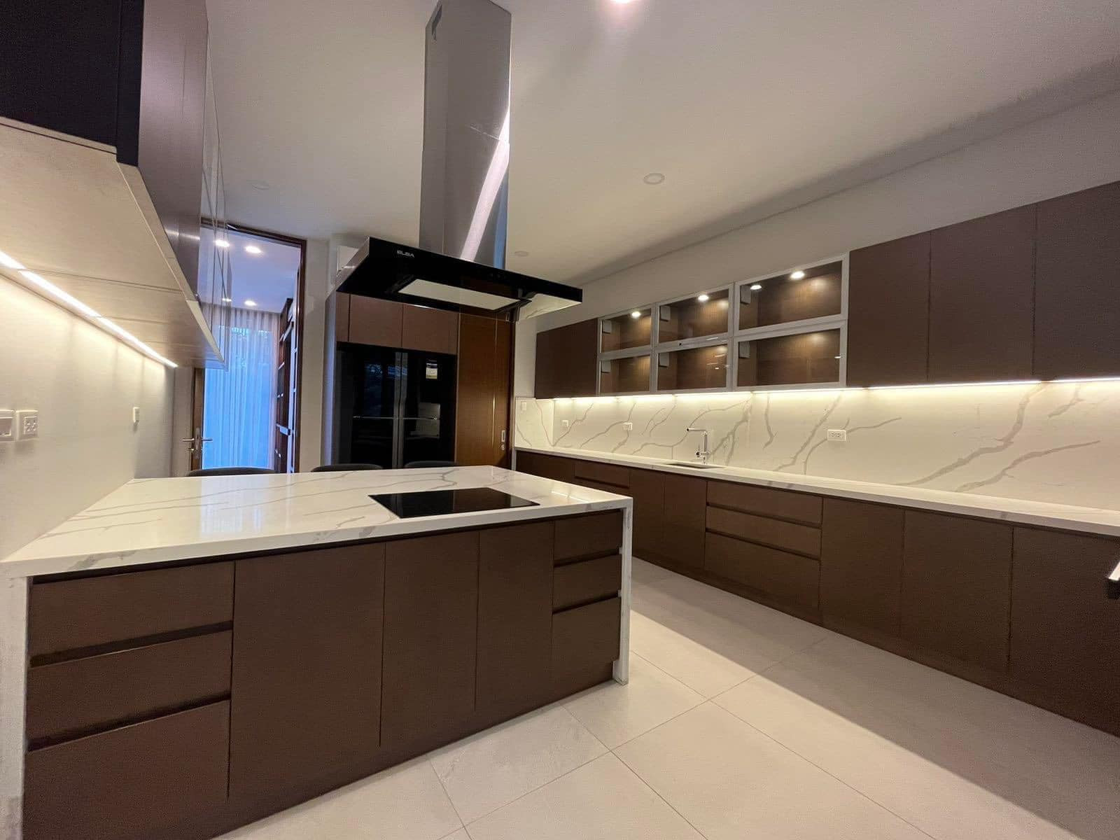 A Top-Tier 5 Bedroom House and Lot for Sale photo 5