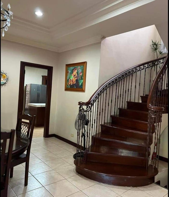 3 Bedroom House with Swimming Pool for Sale photo 4
