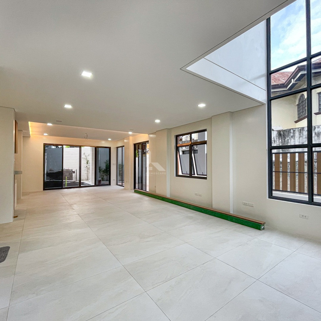 Astonishing Modern Industrial House with Spacious Attic For sale in Merville Par photo 2