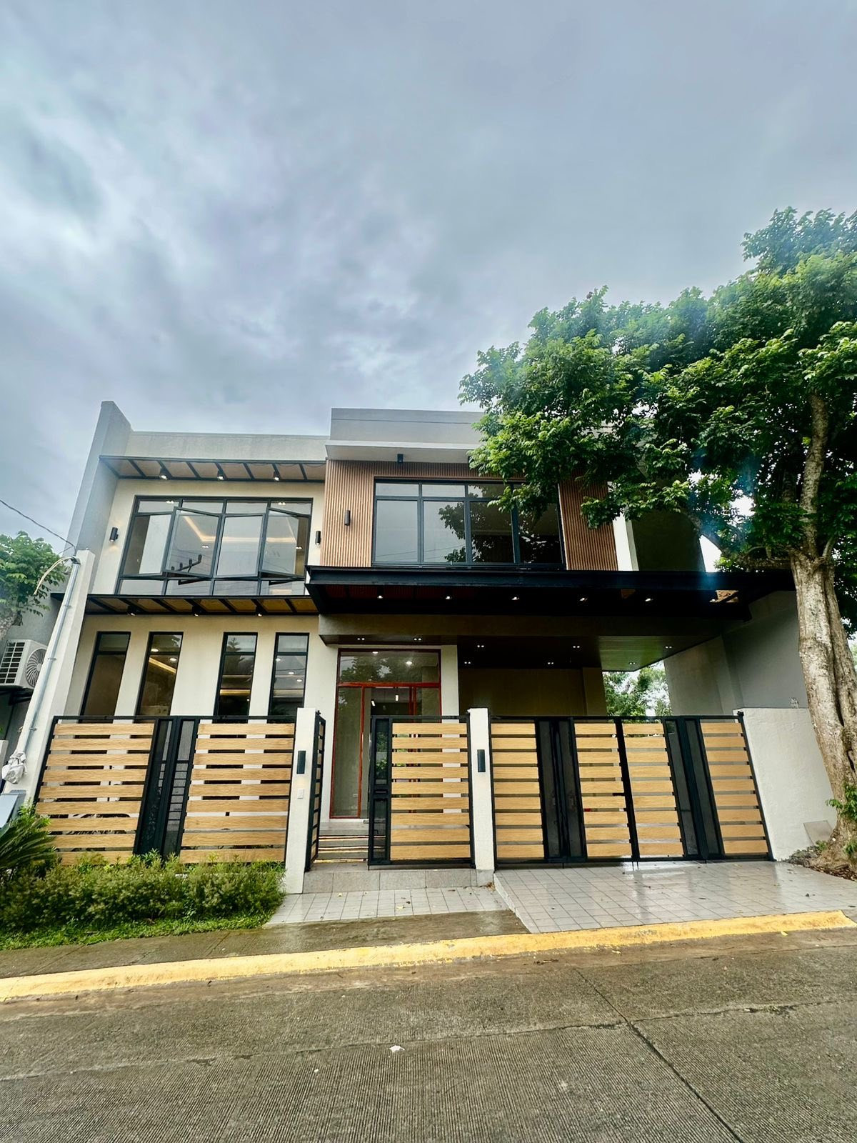 Discover this Brand-New 5-Bedroom House photo 1