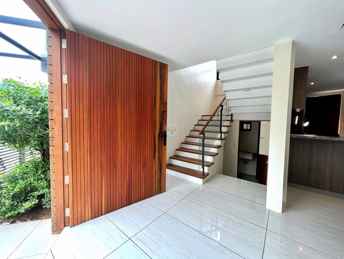 A Notable Gleaming House And Lot For Sale photo 3