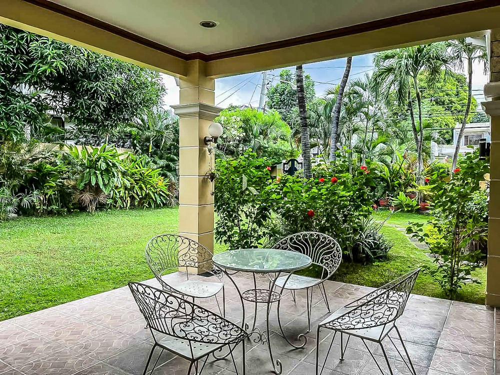 Modern Contemporary 2-Storey Corner House For Sale located in Alabang photo 4