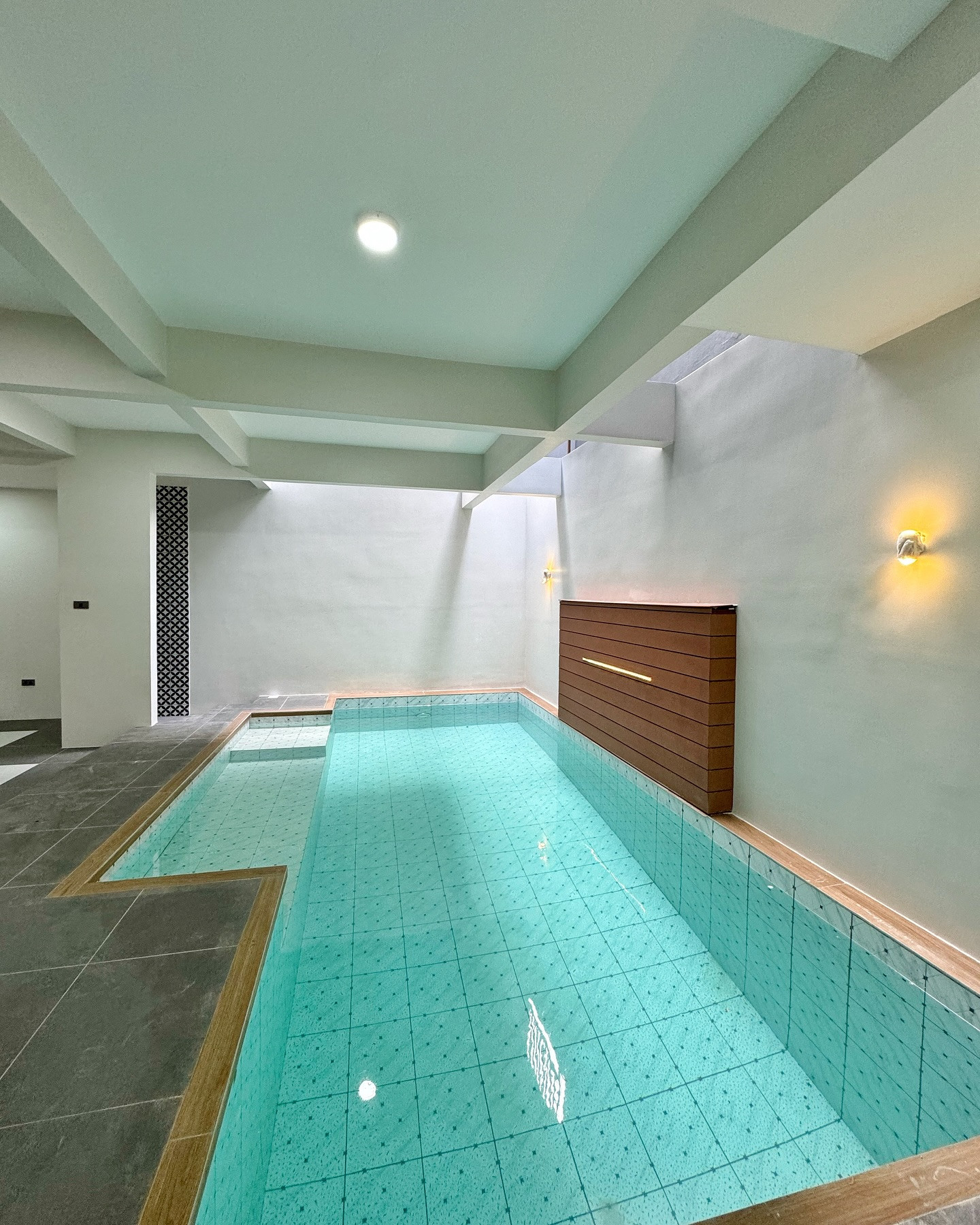 Brand New Modern 3-Storey 7-bedroom House for Sale photo 2