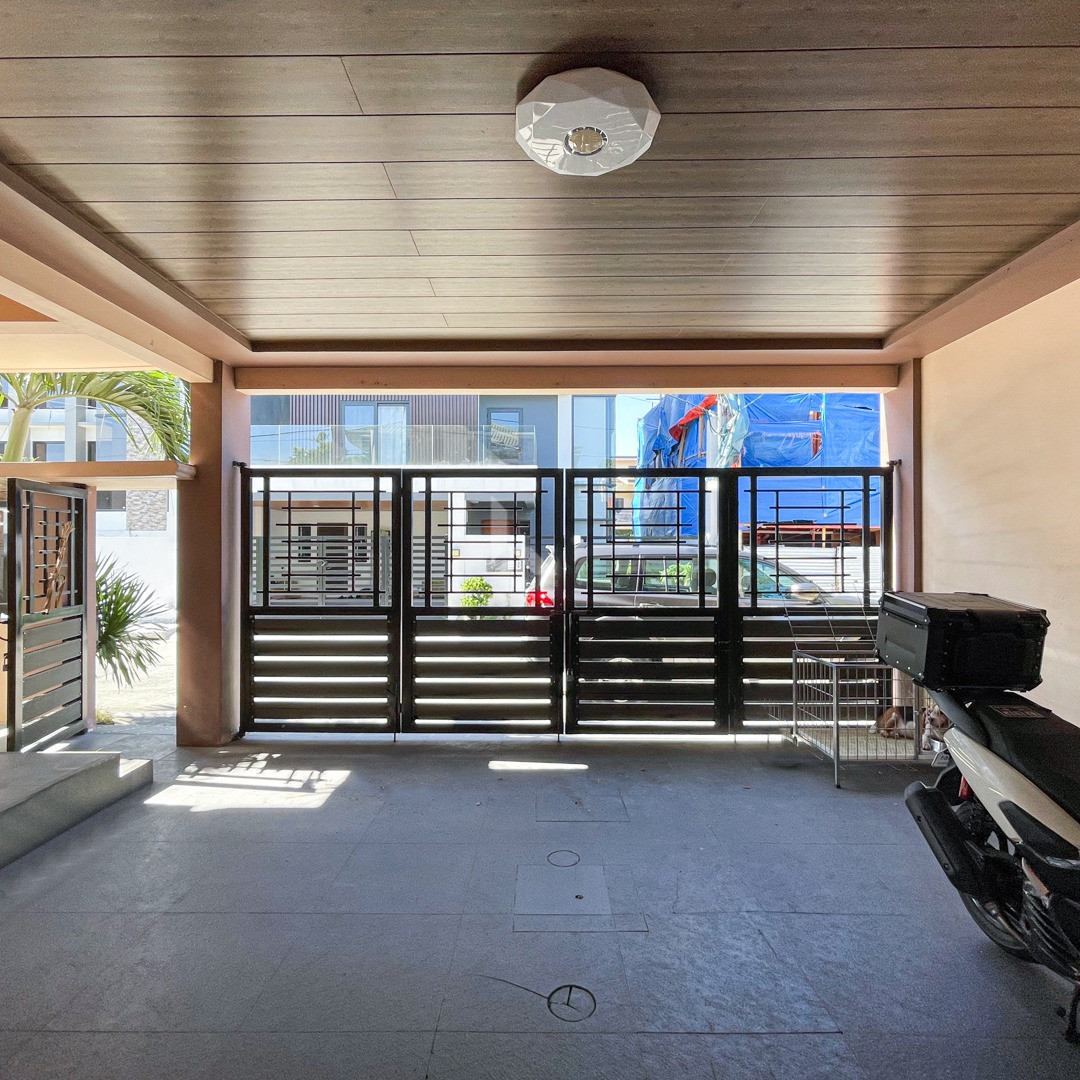 Elegant Fully Furnished Modern Contemporary Home For Sale photo 2