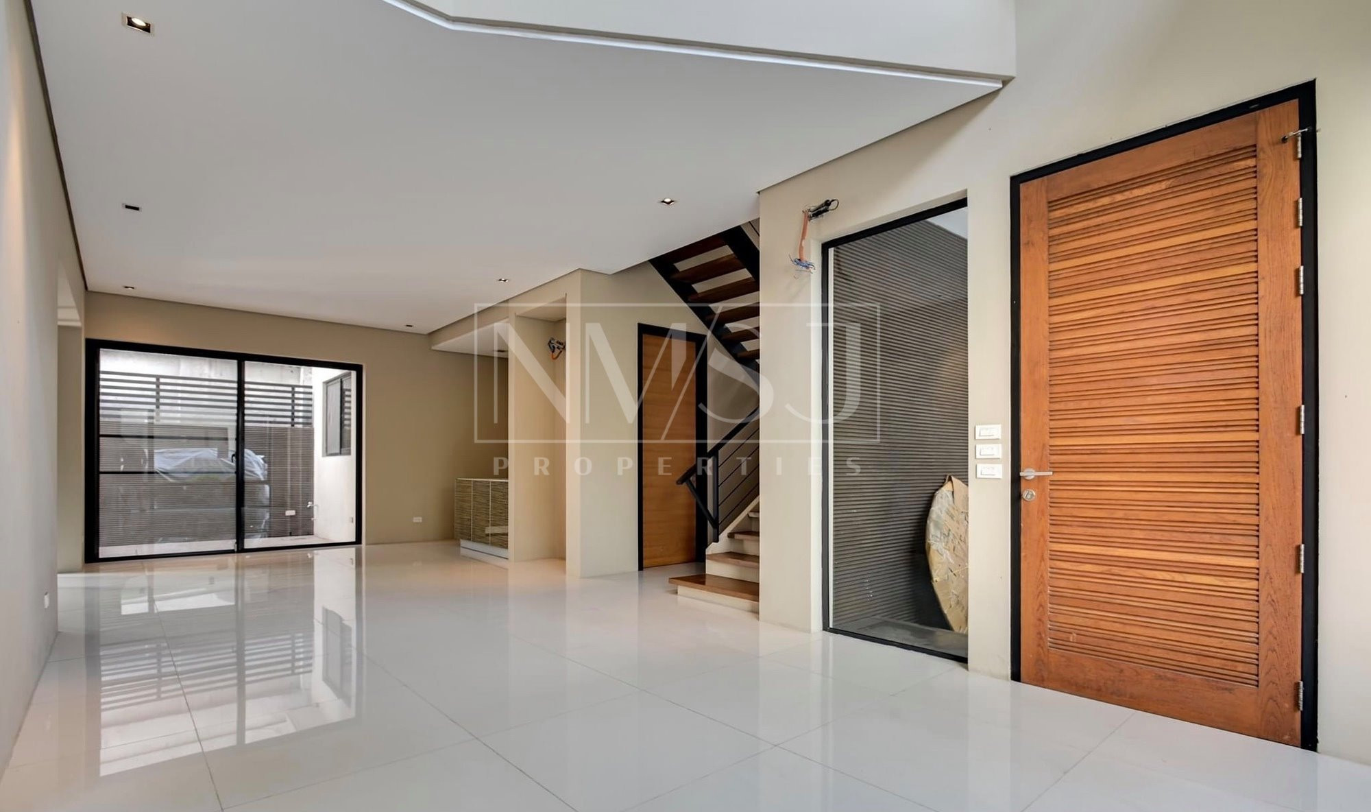 Elegant Spacious Residence photo 2