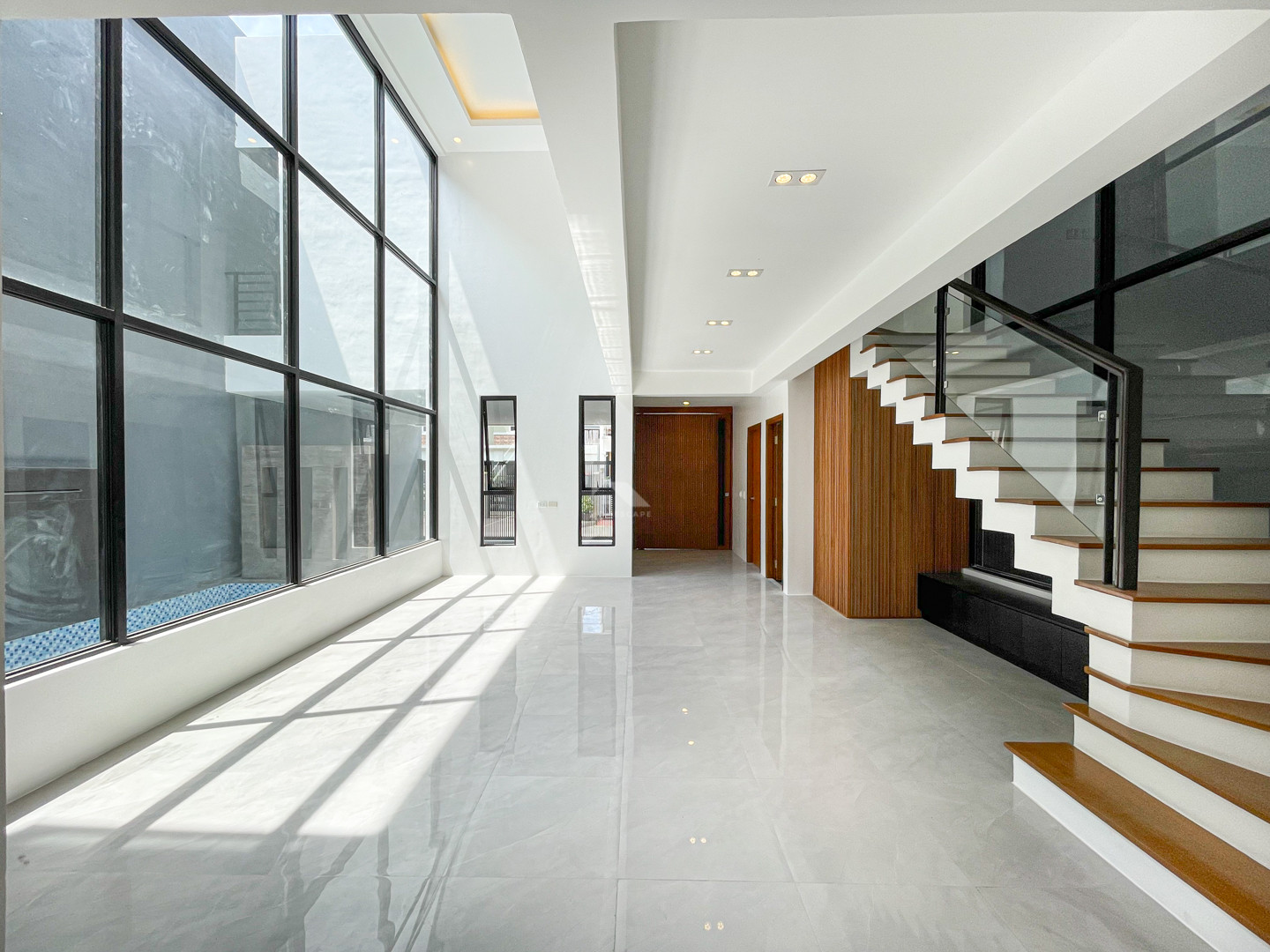 Luxurious Brand New Modern House For Sale photo 4
