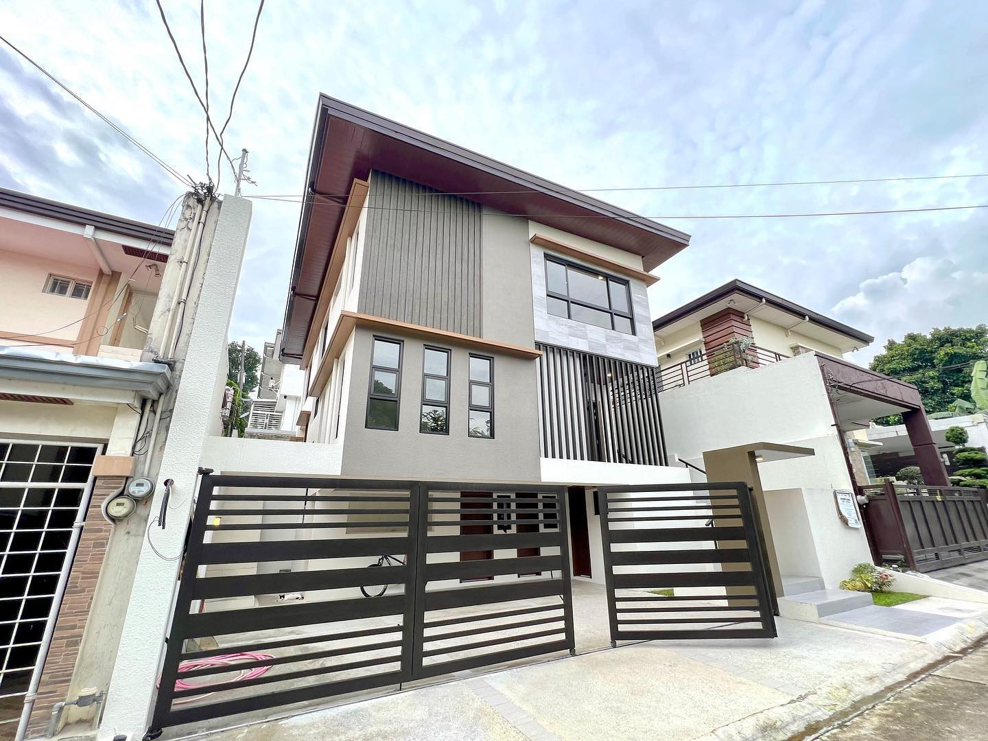 Ultramodern Charming House and Lot for Sale in Filheights Subd. photo 1