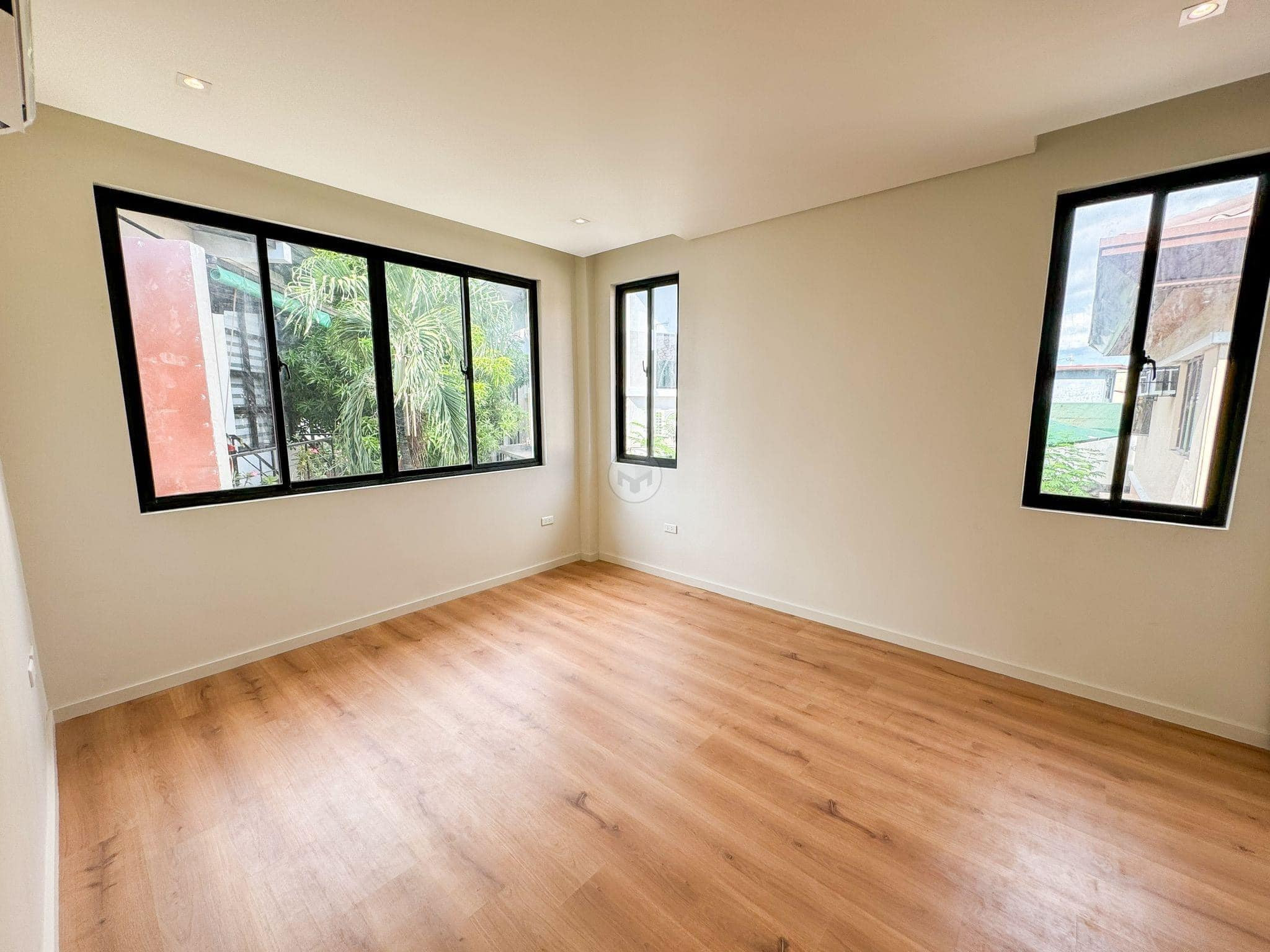 An Astounding 4 Bedroom Home for Sale in Las Piñas City photo 5