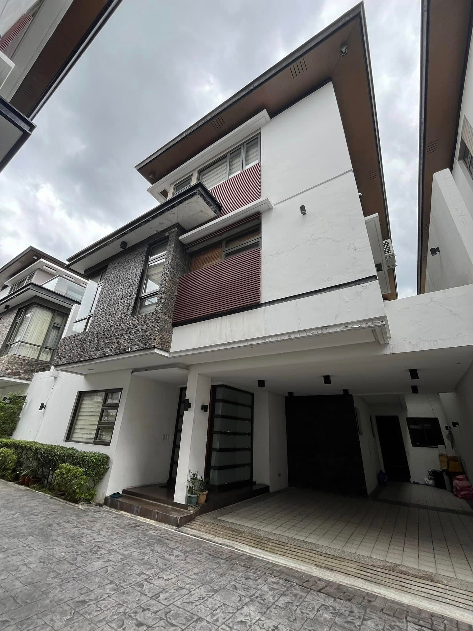 Own this Pre-Owned Single Detached Unit in New Manila photo 1