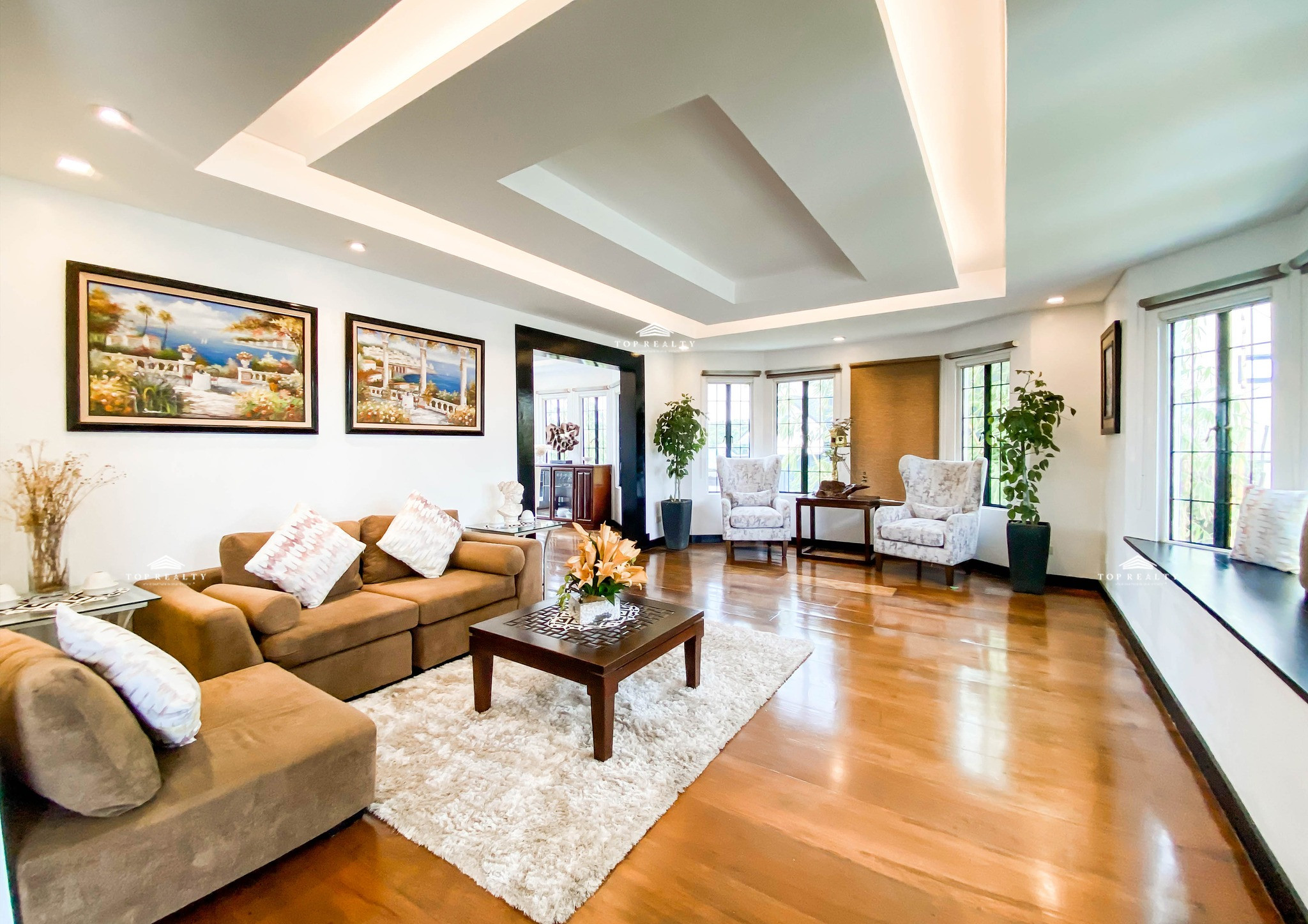 This fully furnished home is Airbnb-ready with end-of-the-road privacy photo 4