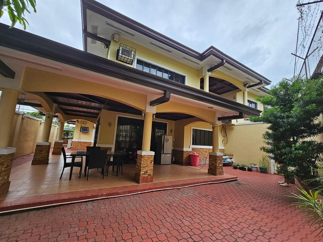 An Enchanting Colossal House for Sale in Las Piñas City photo 1