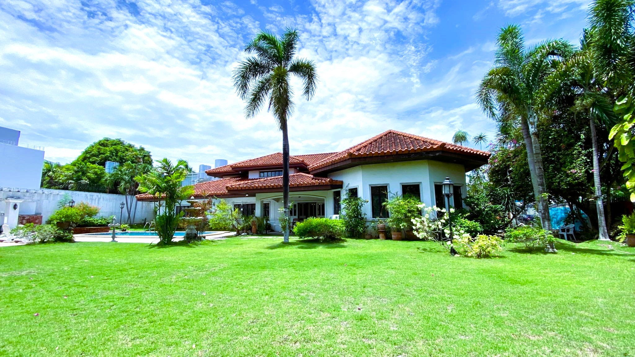 A Majestic 4 Bedroom House and Lot for Sale in Multinational Village photo 3