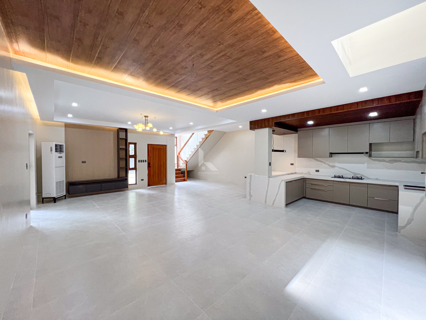 Sophisticated Modern Home with Mountain and City View For Sale photo 4