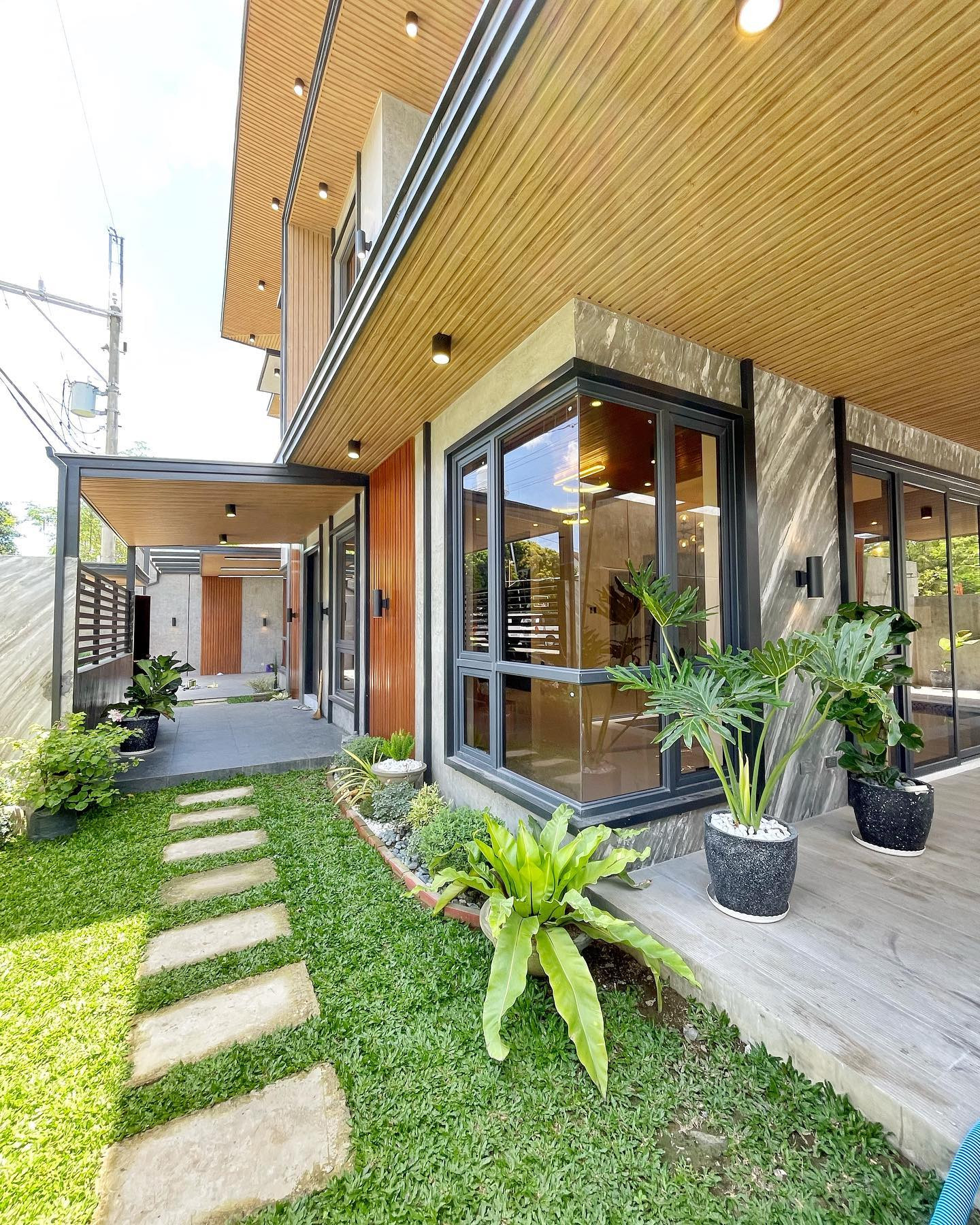 Modern Elegant Luxurious House for Sale in Taytay Rizal photo 2