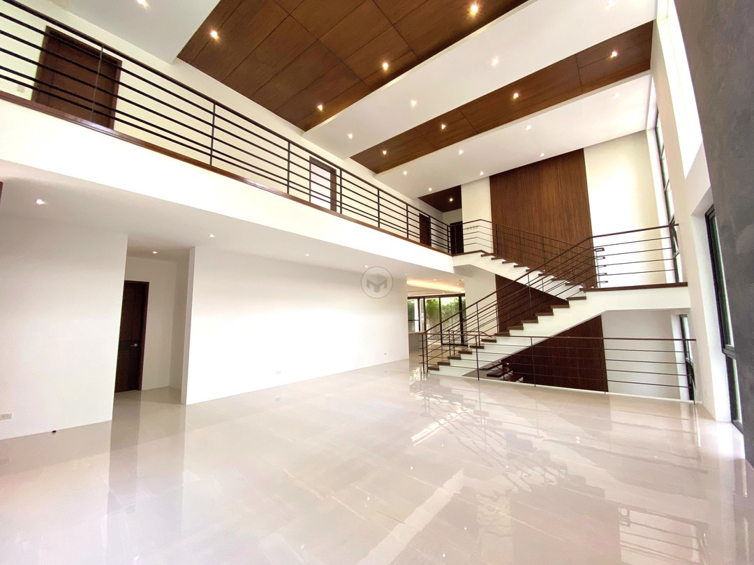 Ultramodern Spotless House and Lot for Sale photo 5