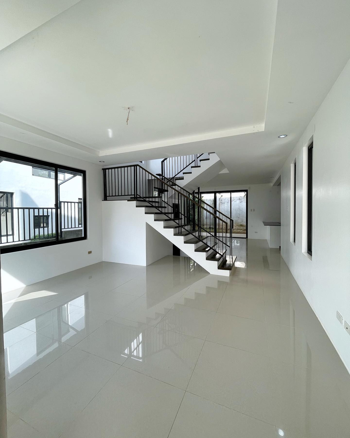 Modern House for Sale in SunValley Estate Antipolo City photo 2