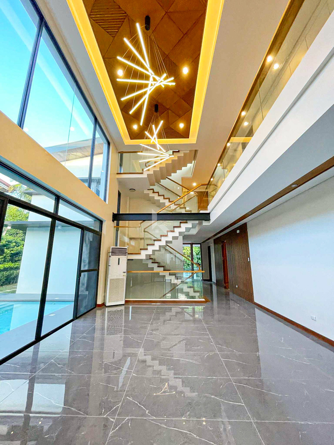 Breathtaking Fully Furnished Modern Contemporary Home in Ayala photo 2