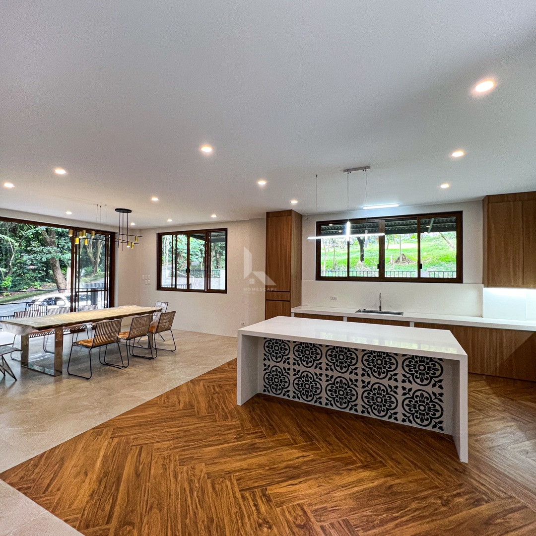 Dreamy Brand New Modern Tropical House and Lot in Town & Country Estates photo 3