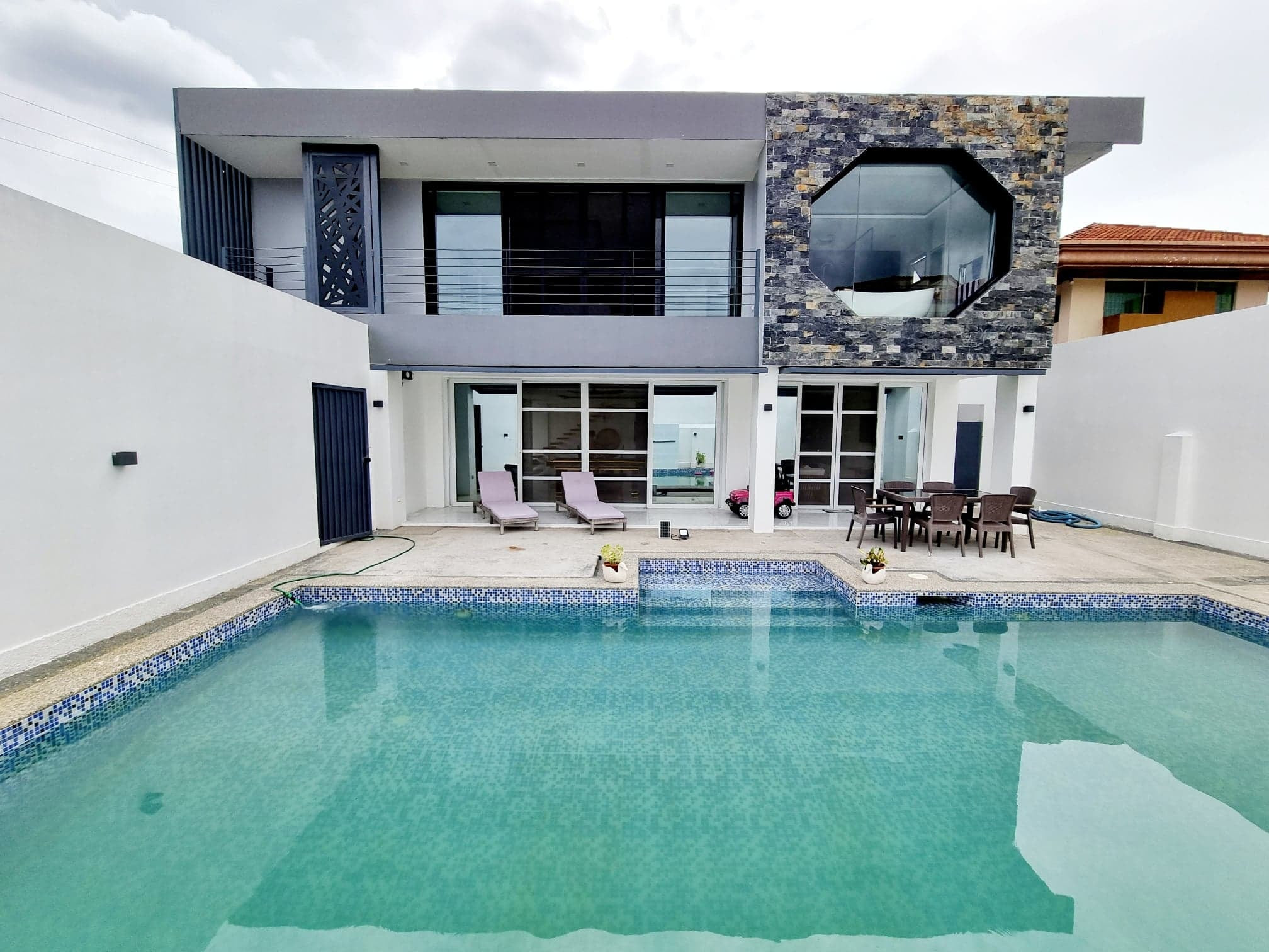 5 Bedroom House and Lot for Sale in Corona Del Mar, Talisay City, Cebu photo 1