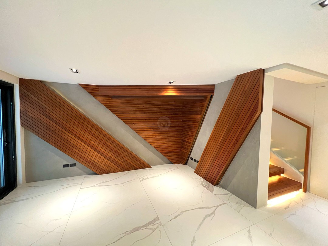 The Krimzon Heim - Avante Garde Ayala Alabang House for Sale photo 5