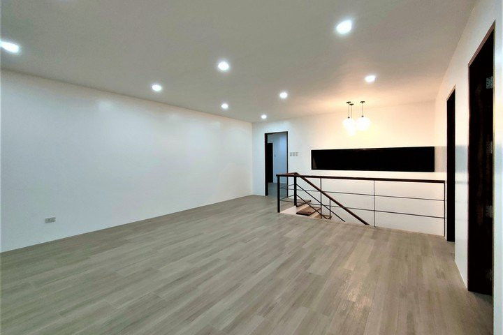 4 BEDROOM READY FOR OCCUPANCY HOUSE WITH 2 CAR PARKING IN TALAMBAN CEBU photo 5