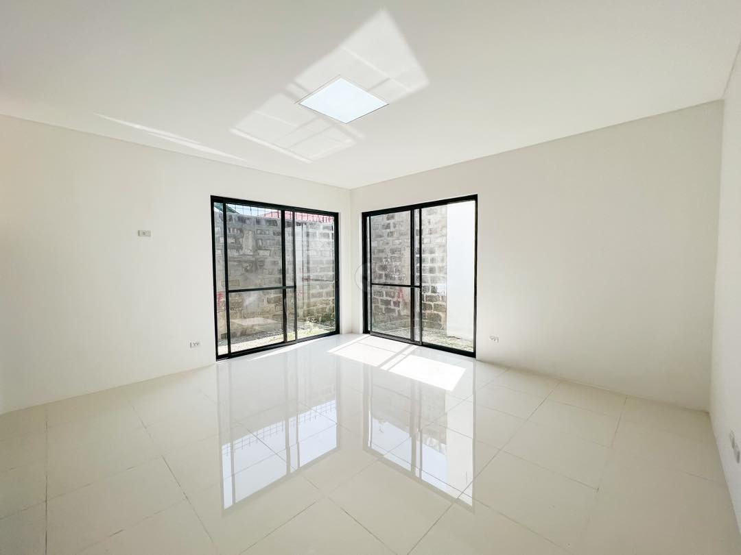 A Splendid 2 Storey House for Sale in Parañaque photo 3