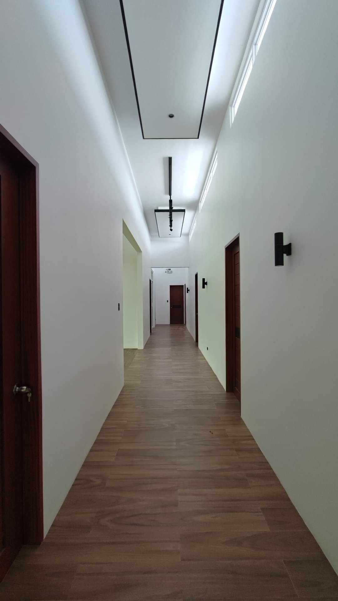 Beaming Lavish House and Lot For Sale in Multinational Village in Angeles City photo 5