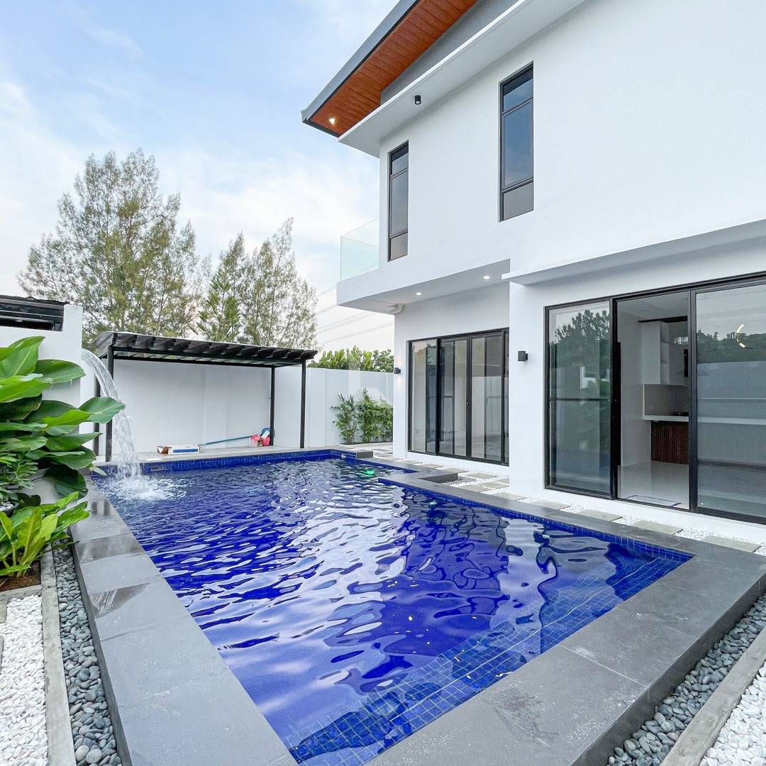 Impeccable Modern Tropical House and Lot with Swimming Pool For Sale photo 2