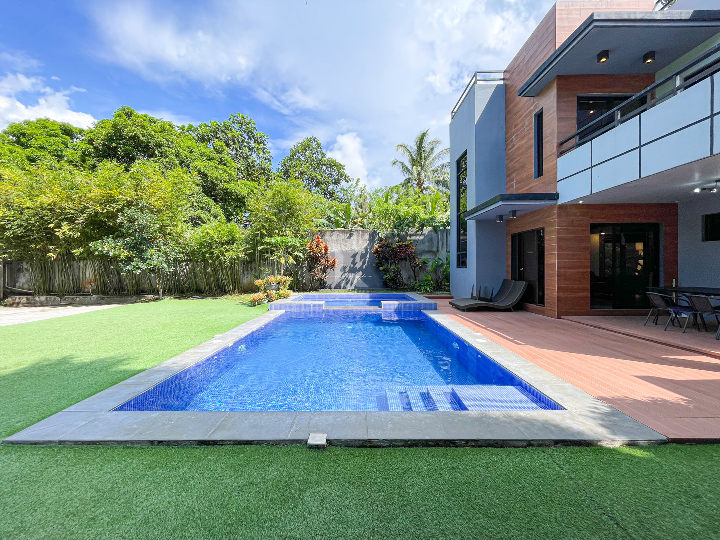 Cozy Modern Tropical Fully Furnished photo 2